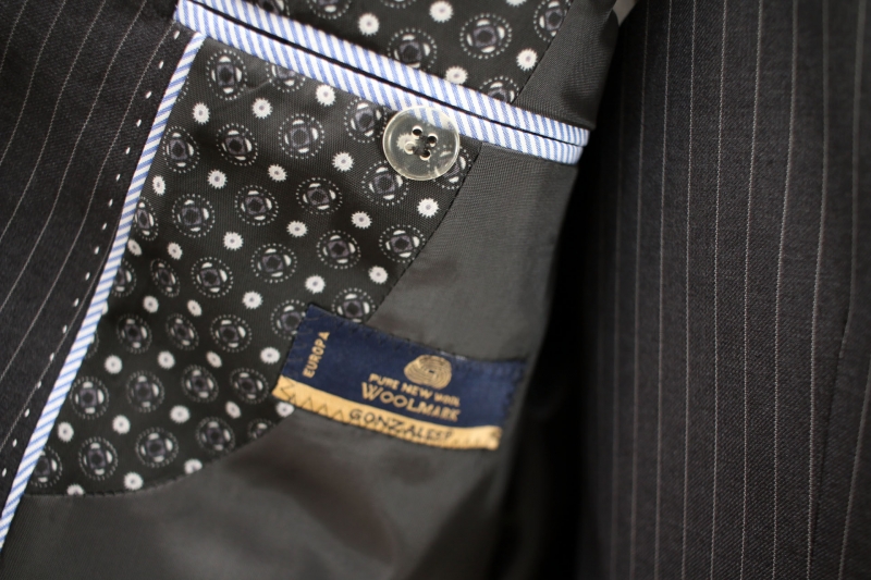 Чоловічий одяг Класичні костюми SLIM FIT полоска М чорний 76% WOOL, 20% POLYAMID, 4% LUCRA C-44 GONZALES